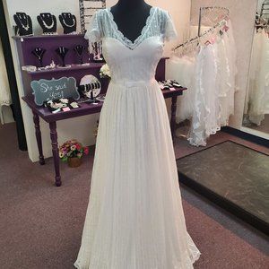 Bianco Evento FR42 Size 8 Cream Bridal/Wedding Gown